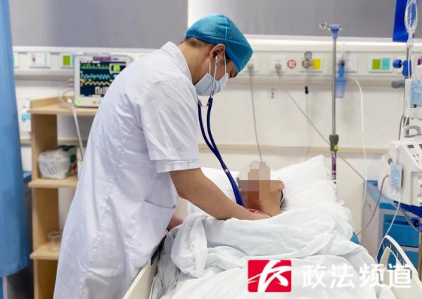 只吞了一点点，男子进了抢救室！医生提醒