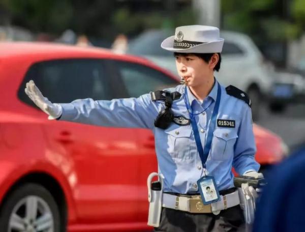 高温红色预警！地表近50℃，杭州这3个95后女孩，美得让人心疼！