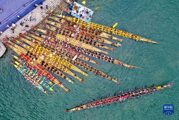 贵州镇远：龙舟竞技助力旅游发展