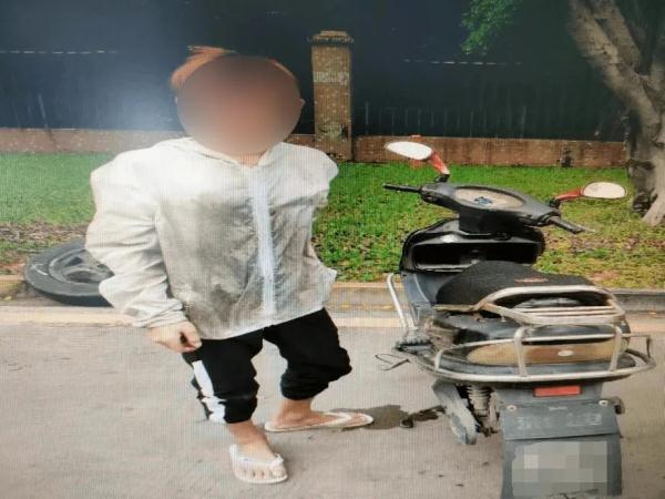 顺德17岁少年骑摩托载两名朋友去玩，令人担心的一幕发生了……