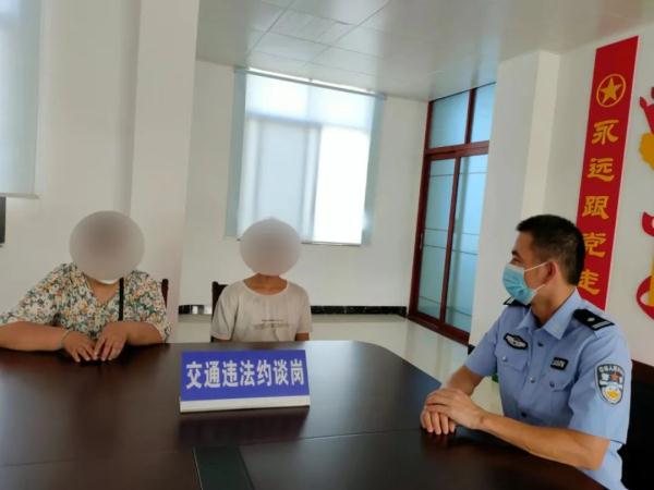 顺德17岁少年骑摩托载两名朋友去玩，令人担心的一幕发生了……