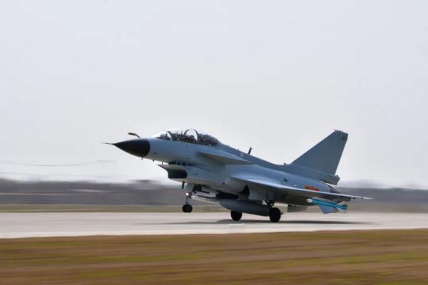 00后已奔赴战斗一线,飞行员好苗子从初中开始培养! 00后已奔赴战斗一线,飞行员好苗子从初中开始培养!