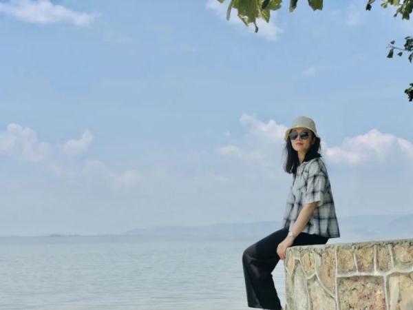 高温红色预警！地表近50℃，杭州这3个95后女孩，美得让人心疼！