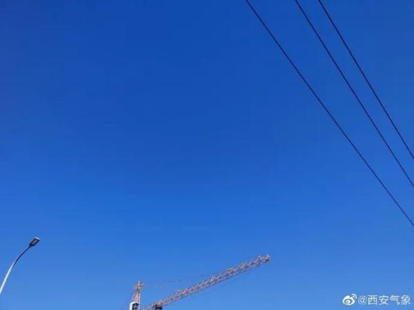 晴日迎“大暑” 万物明朗 暑热可耐 晴日迎“大暑” 万物明朗 暑热可耐