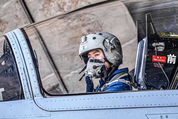 “00后”!他们,成为最年轻的三代机战斗员 “00后”!他们,成为最年轻的三代机战斗员