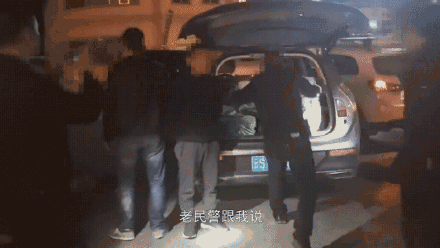 这位全国优秀人民警察站在阴影里作报告
