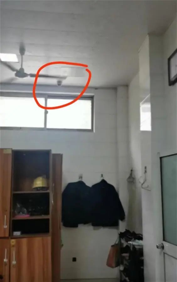 员工更衣室竟有9个摄像头!隐私该如何保障? 员工更衣室竟有9个摄像头!隐私该如何保障?