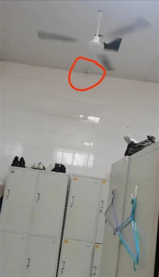 员工更衣室竟有9个摄像头!隐私该如何保障? 员工更衣室竟有9个摄像头!隐私该如何保障?