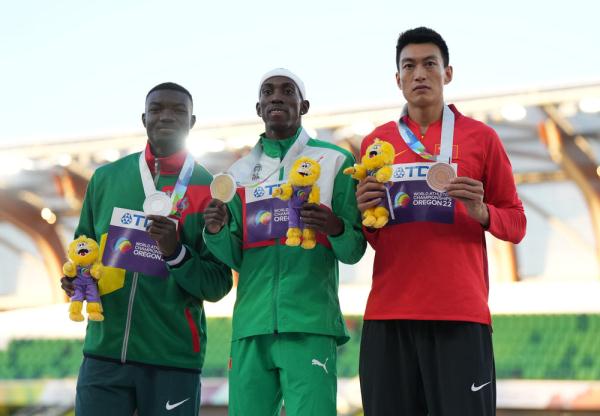 俄勒冈田径世锦赛|加拿大、美国分获男女4X100米接力冠军 朱亚明男子三级跳远摘铜