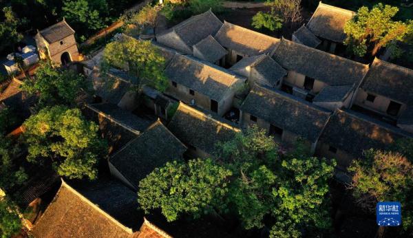 废弃村庄变身现代“桃花源” 百年古寨重绘山乡“诗与画”