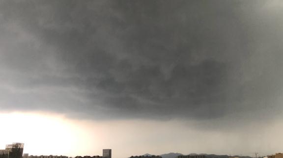 杭州突降暴雨！明后天还需防范强对流天气 西湖边这道美景错过等一年