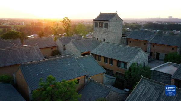 废弃村庄变身现代“桃花源” 百年古寨重绘山乡“诗与画”