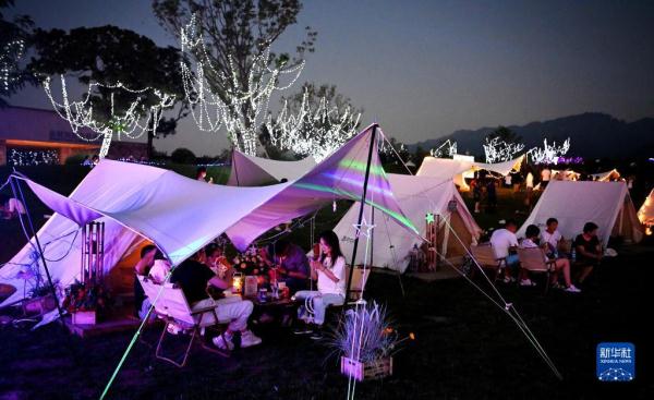 废弃村庄变身现代“桃花源” 百年古寨重绘山乡“诗与画”