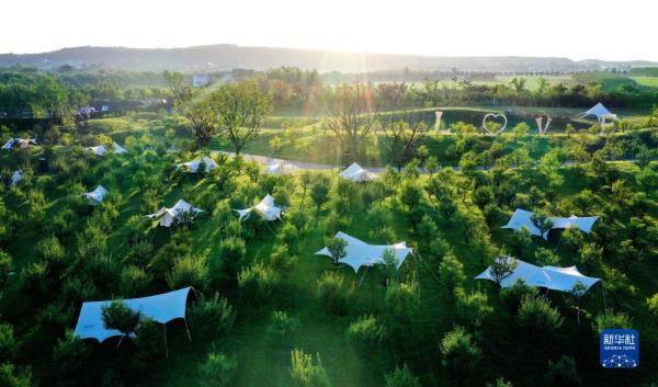 废弃村庄变身现代“桃花源” 百年古寨重绘山乡“诗与画”