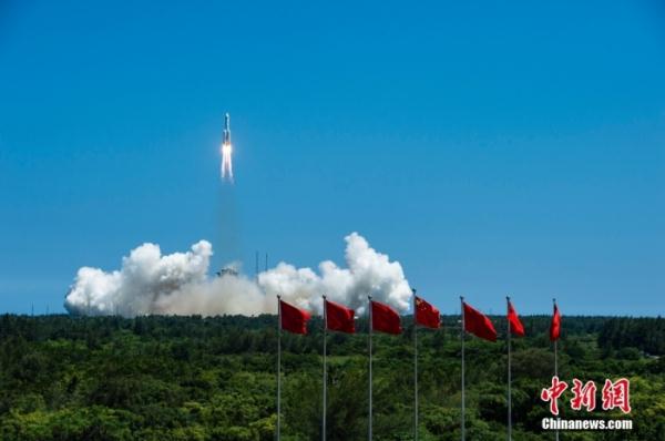 太空舞起“丝绸扇” 中国最大面积柔性太阳翼亮相空间站