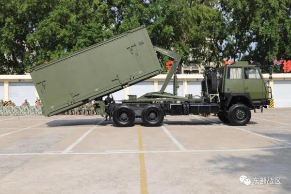 围观！兵哥哥野外洗澡神器真硬核！