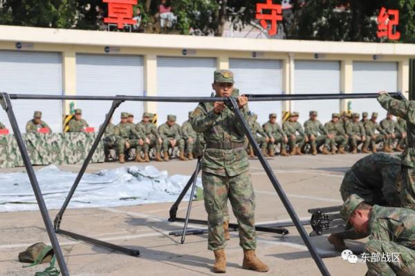 围观！兵哥哥野外洗澡神器真硬核！