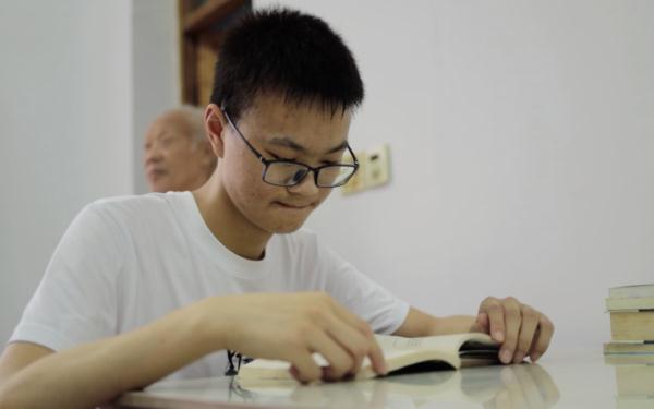 “刘清华”同学，你的清华录取通知书到了！