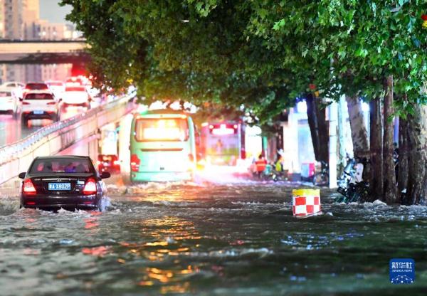 郑州发布雷暴大风黄色预警信号、暴雨黄色预警信号