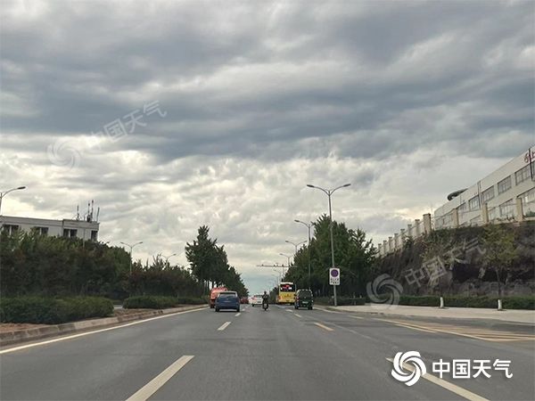 今日重庆多地或现暴雨 局地需警惕雷电大风等强对流天气