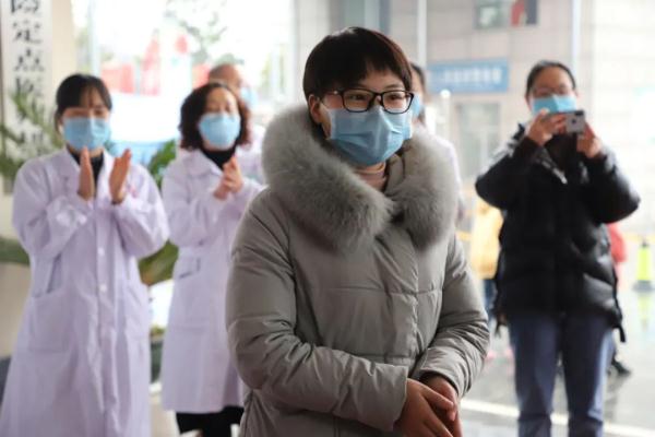 一线抗疫、驻村书记、直播带山货……“英雄妹妹”杜富佳，为你点赞！