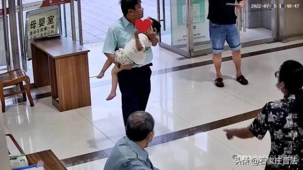 生死5秒!浙江3岁半男孩坠楼,邻居一家三口拿被子接住 生死5秒!浙江3岁半男孩坠楼,邻居一家三口拿被子接住