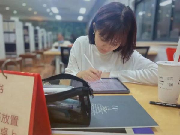 99后女生照片被盗用,因染发被网暴造谣!本人发声 99后女生照片被盗用,因染发被网暴造谣!本人发声