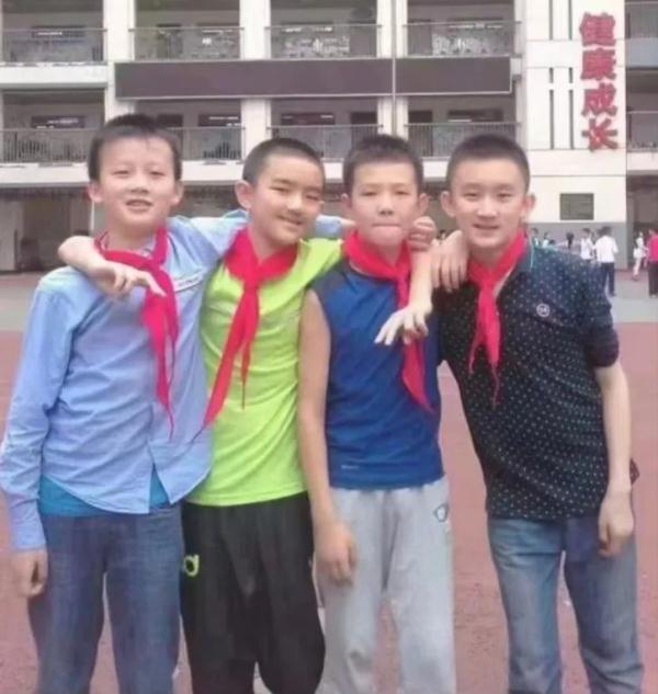 缘分！4名发小6年后全部考上清华