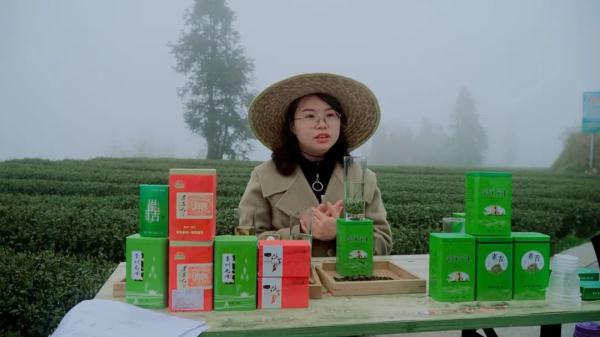一线抗疫、驻村书记、直播带山货……“英雄妹妹”杜富佳，为你点赞！