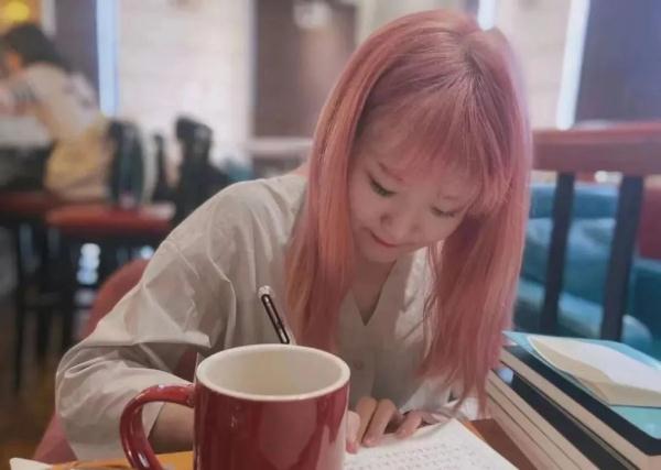 99后女生照片被盗用,因染发被网暴造谣!本人发声 99后女生照片被盗用,因染发被网暴造谣!本人发声