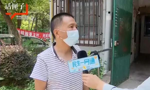 有个爱收集垃圾的邻居是什么体验…上海老爷叔：排泄物还直接往下扔，溅人一身！
