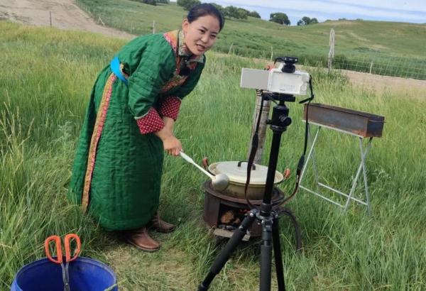 2年拥有百万粉丝,95后博主:是草原生活给了我机会 2年拥有百万粉丝,95后博主:是草原生活给了我机会