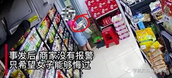 看着都想吐！女子在厕所狼吞虎咽......