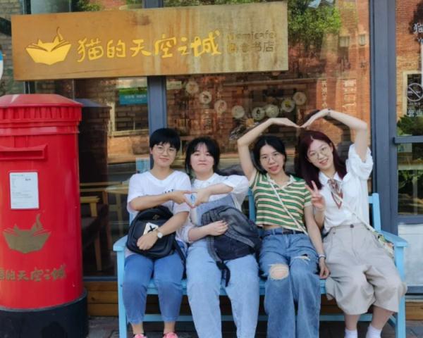 “顶峰见”又有新素材！“4名发小考清华”刷屏后，武大发了张照片......