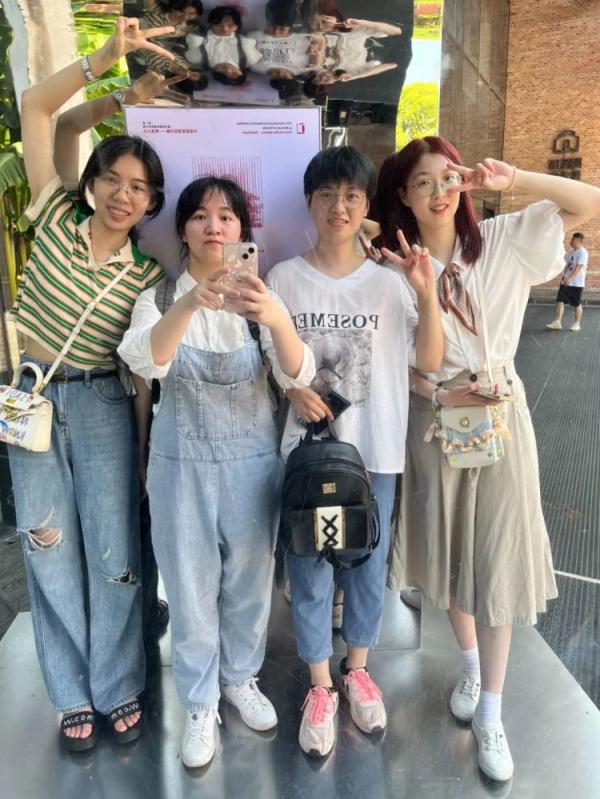 “顶峰见”又有新素材！“4名发小考清华”刷屏后，武大发了张照片......