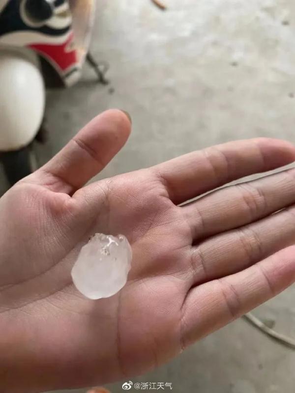 这两天，浙江连续有地方下冰雹，要凉快了？