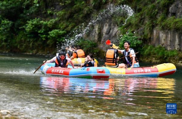 贵州施秉：“避暑经济”激发旅游市场新活力