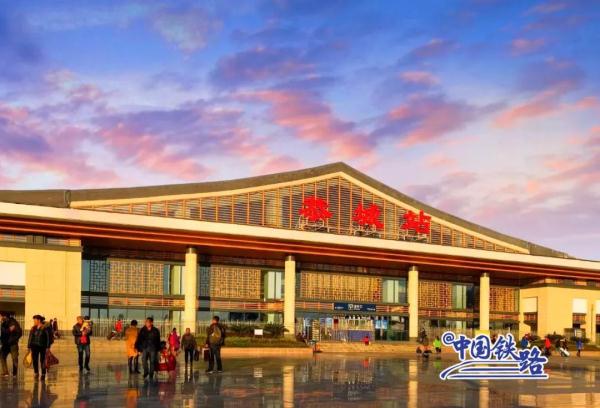 坐火车穿越村落,窗景超治愈! 坐火车穿越村落,窗景超治愈!