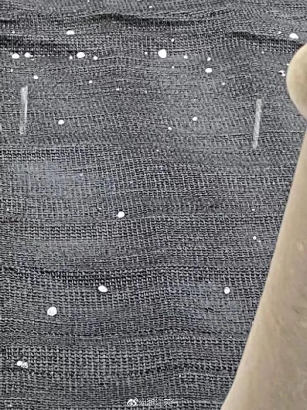 这两天，浙江连续有地方下冰雹，要凉快了？