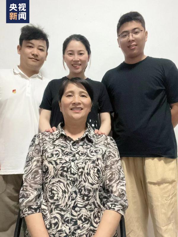一家人用被子接住坠楼男童！其中还有位“大大皮”