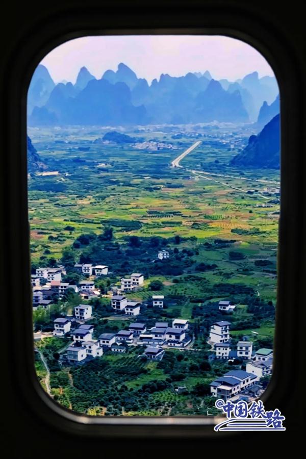 坐火车穿越村落,窗景超治愈! 坐火车穿越村落,窗景超治愈!