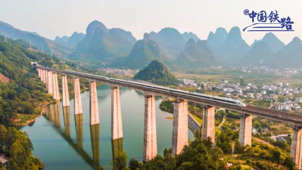 坐火车穿越村落,窗景超治愈! 坐火车穿越村落,窗景超治愈!