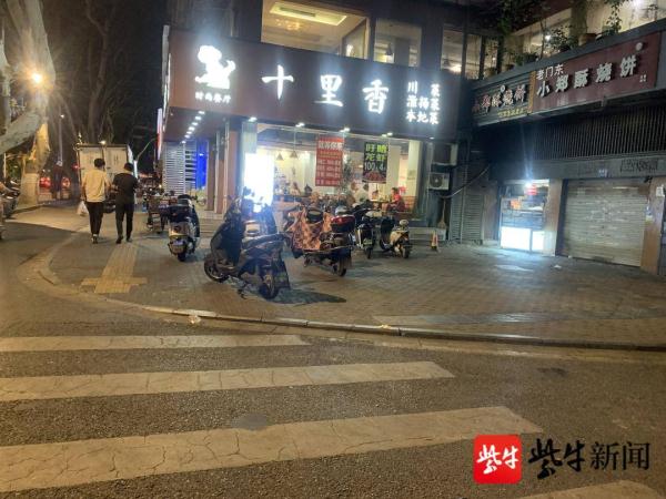 南京街头现9.8元榴莲？一女子买到长满活虫还缺斤少两的榴莲