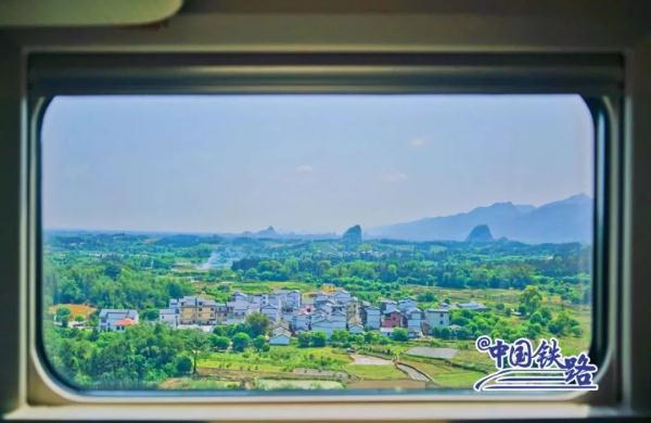 坐火车穿越村落,窗景超治愈! 坐火车穿越村落,窗景超治愈!