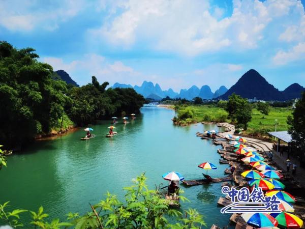 坐火车穿越村落,窗景超治愈! 坐火车穿越村落,窗景超治愈!