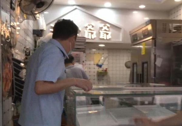 广州一知名面包店被曝用环卫车装半成品面包？后续来了