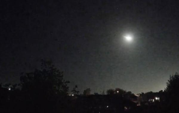 美国得州夜空现巨大“火球”引发关注 流星协会给出解释