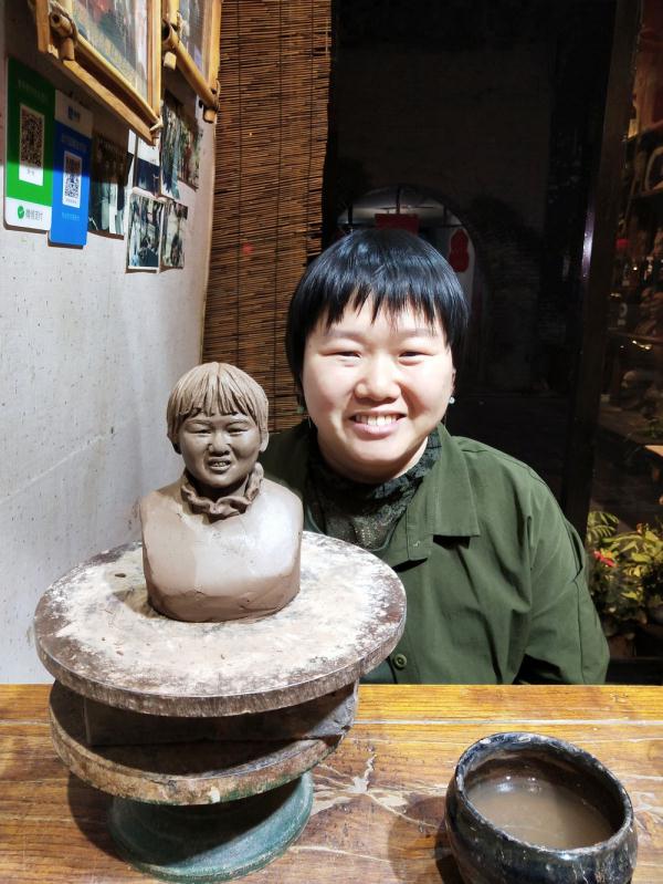 这个80后小伙用泥巴捏出“神态万千”