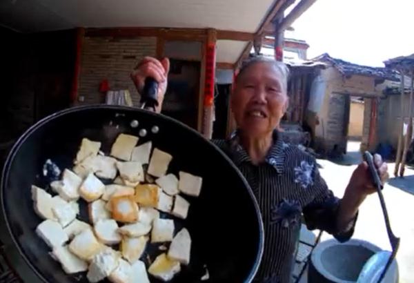 孙子给75岁奶奶装了一个可视门铃，看到这样一幕幕……
