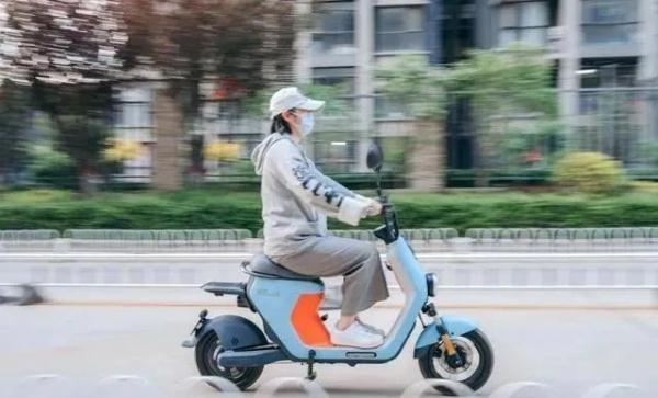 电瓶车成上海人出行顶流：省钱便捷无接触，还要什么“自行车”！